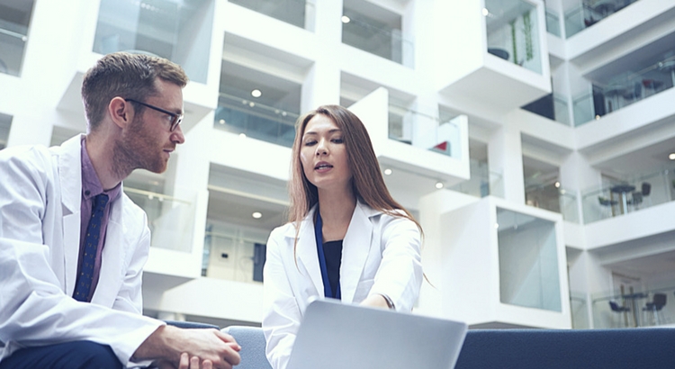 Consultório próprio ou em sociedade: qual a melhor opção?