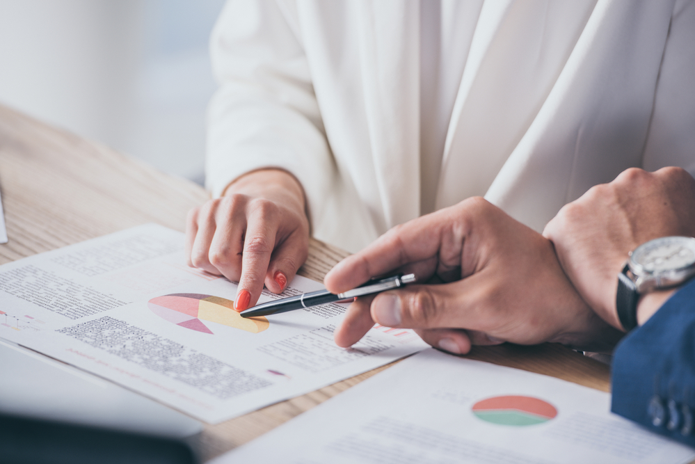 Realizar o fluxo de caixa faz parte do controle financeiro da clínica.