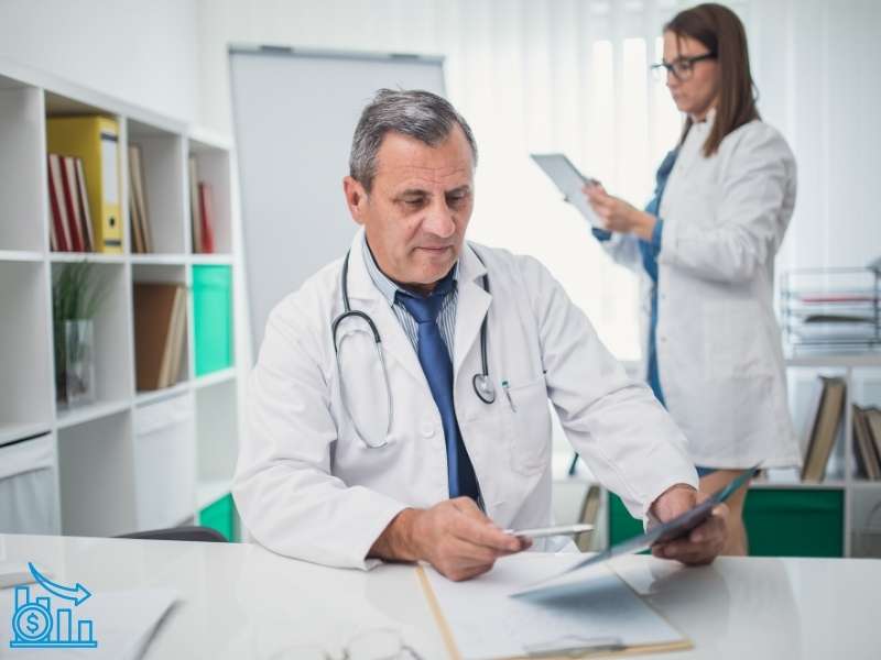 Redução de custos com equipe no consultório.